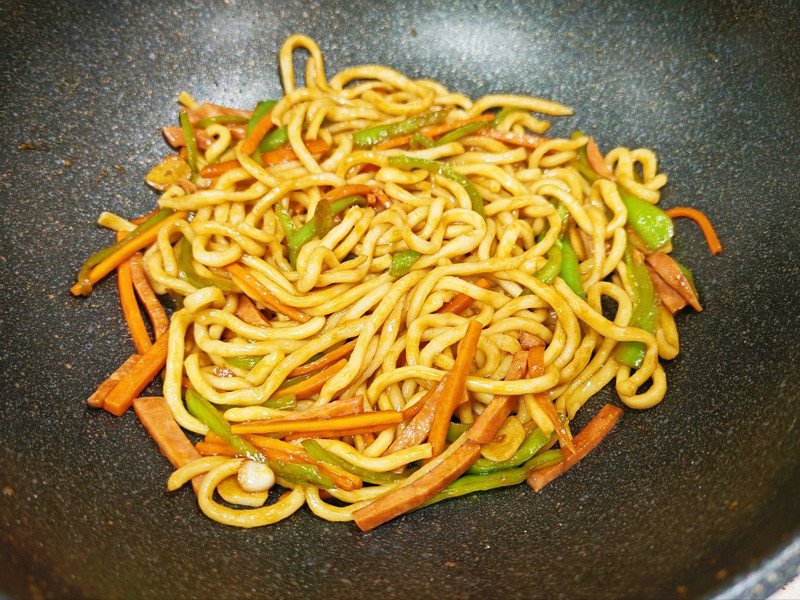 stir-fried rice noodles