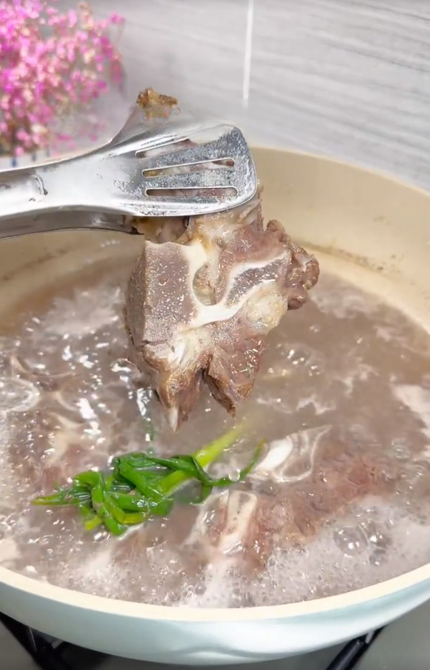 Cleaning of beef bones