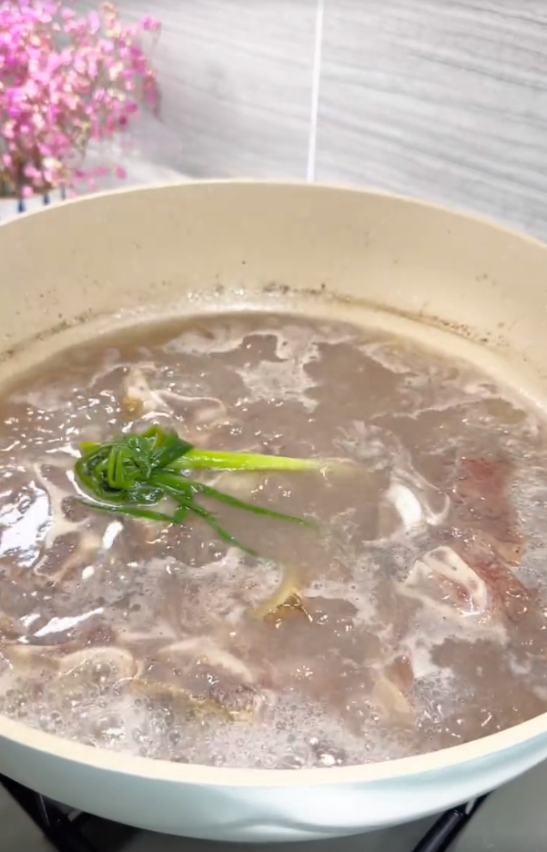 Initial processing of beef bones