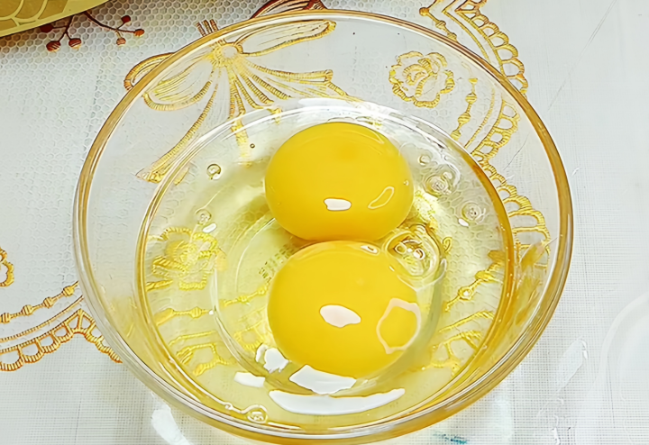 Beat the egg liquid