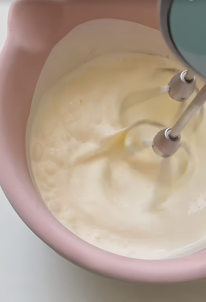 Whipping light cream