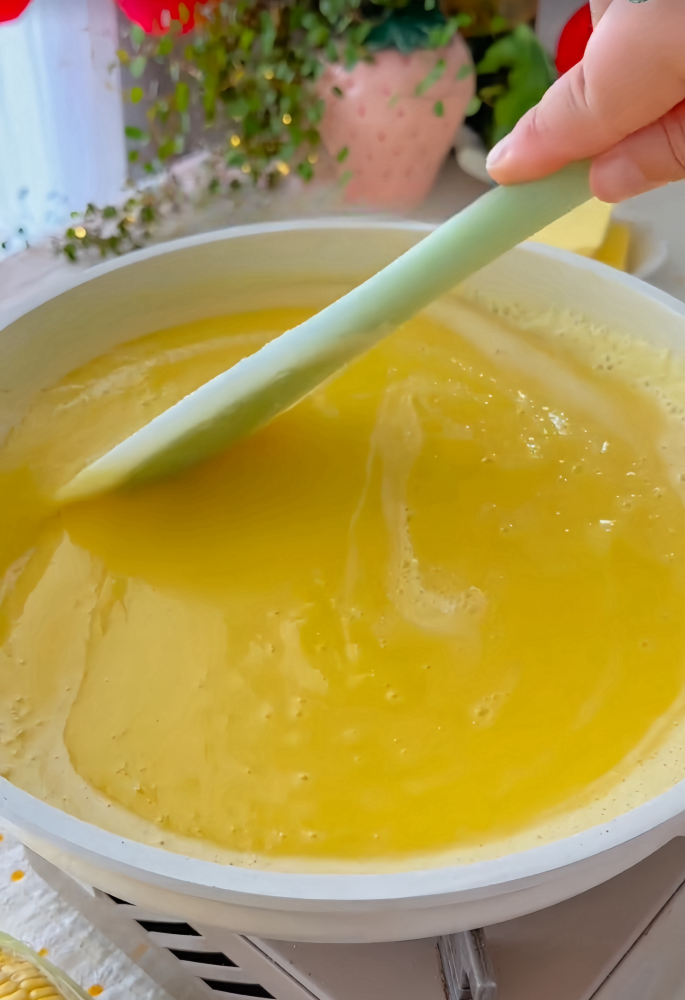 Boiling corn juice with basic ingredients