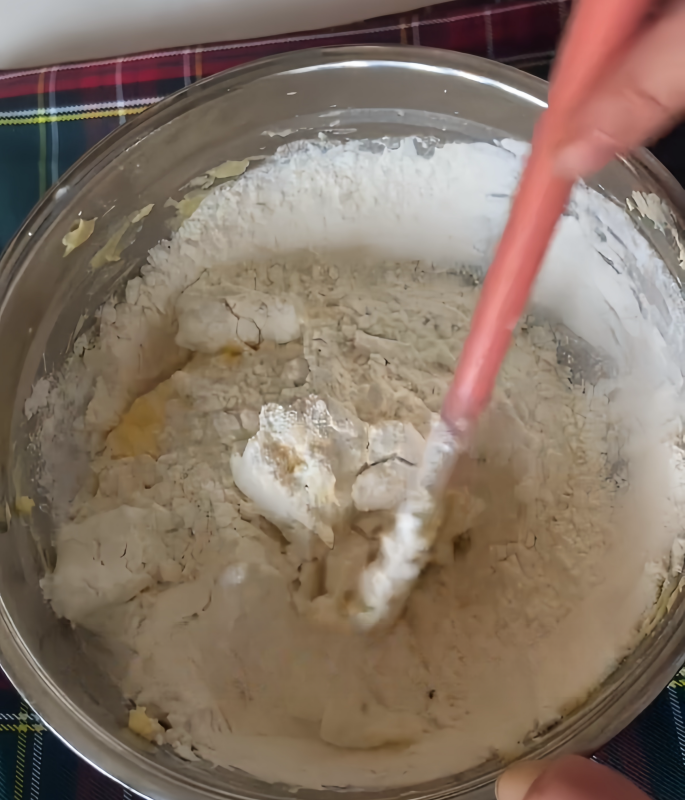 low-gluten flour and mix evenly with a spatula