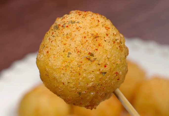 Easy Air Fryer Mashed Potatoe Balls