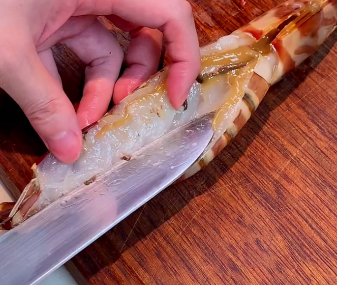 shrimp meat, knife