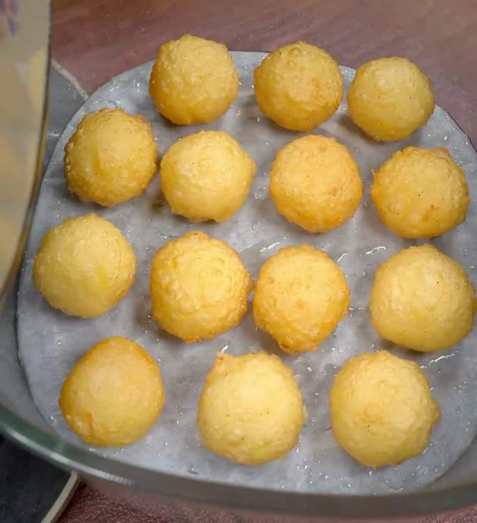 mashed potatoe balls, frying basket