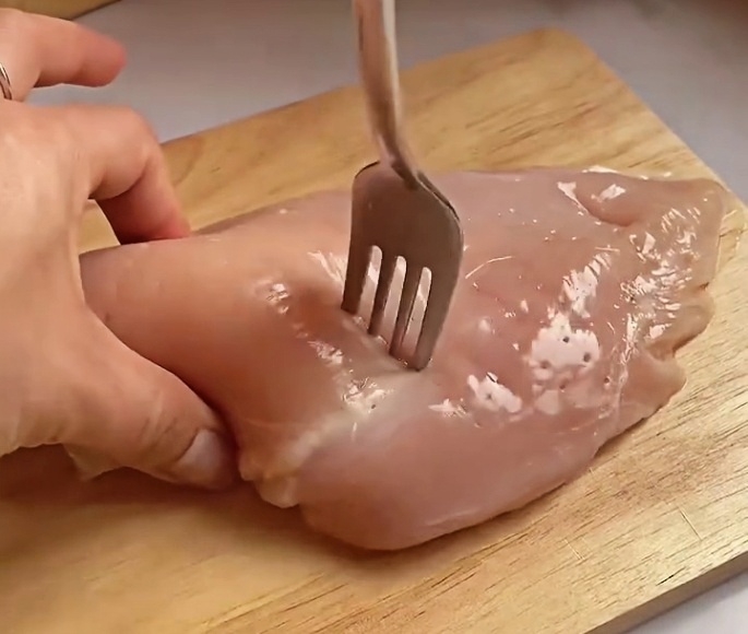 chicken breast, fork