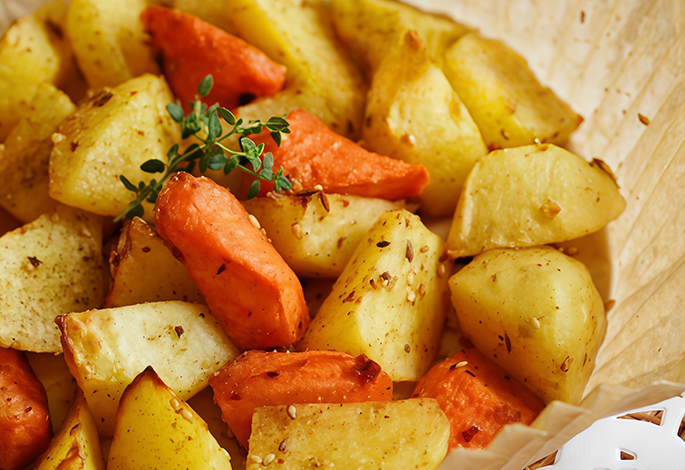 Easy and Crispy Roasted Carrots and Red Potatoes in Air Fryer