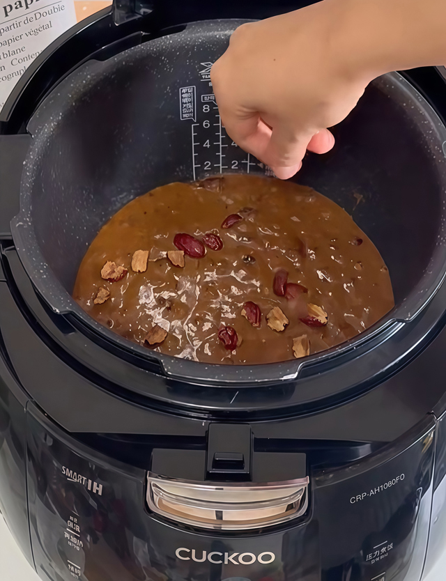 Pour the batter into the rice cooker