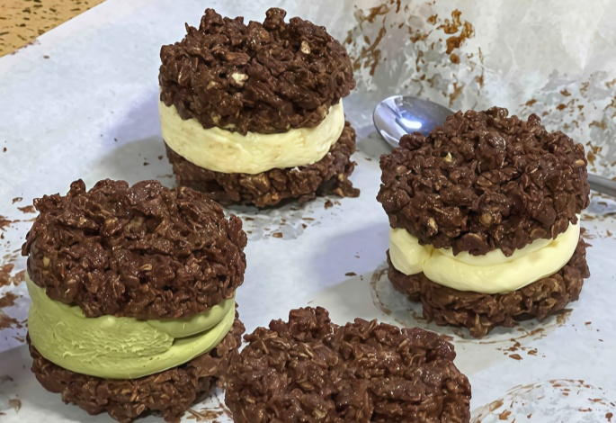 Healthy Oatmeal Sandwich Cookies for a Tasty Treat