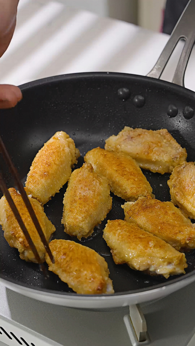 Fried chicken wings